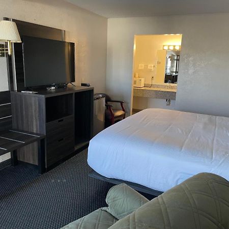 Landmark Inn Osawatomie エクステリア 写真