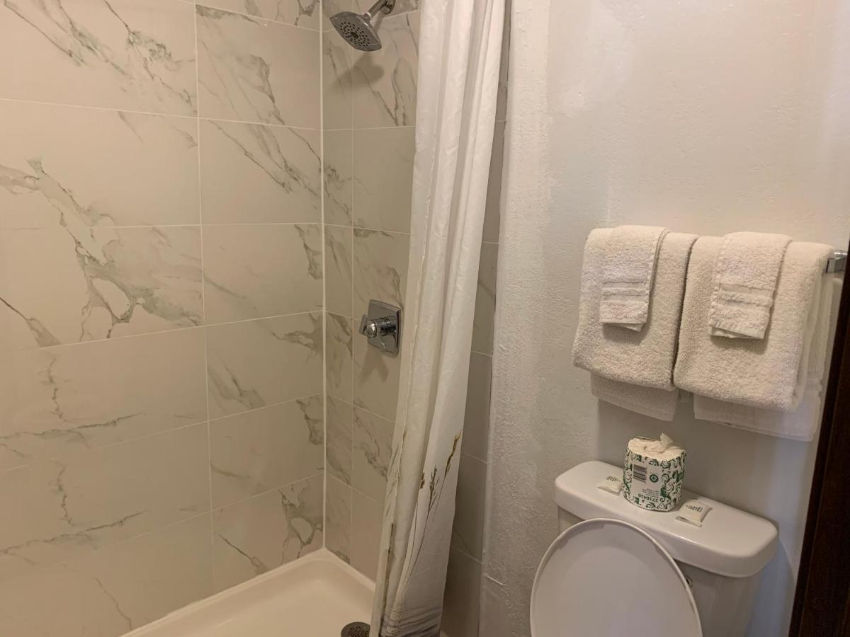 Landmark Inn Osawatomie エクステリア 写真