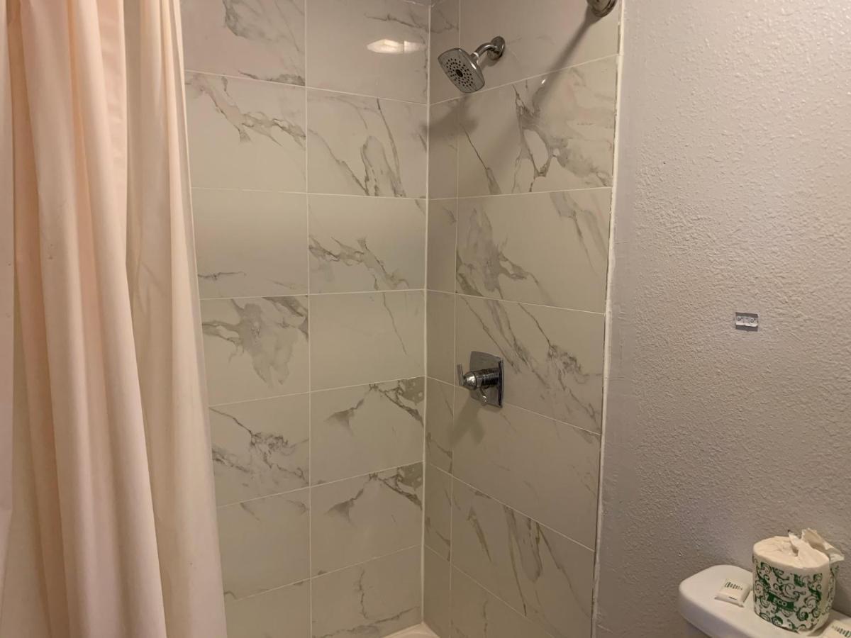 Landmark Inn Osawatomie エクステリア 写真