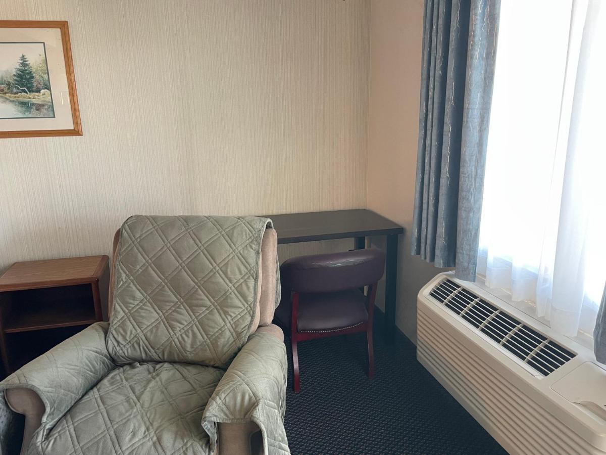 Landmark Inn Osawatomie エクステリア 写真