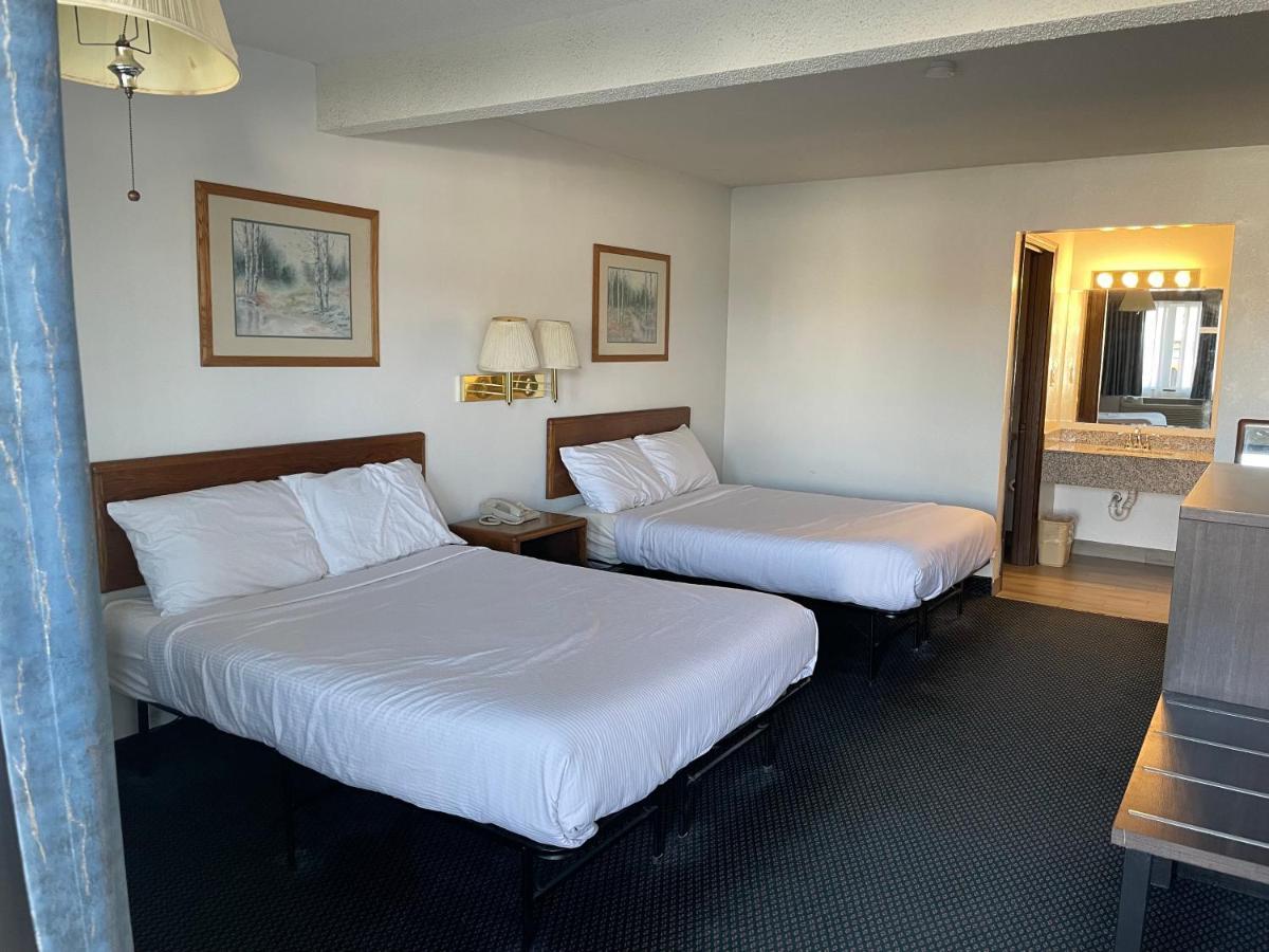 Landmark Inn Osawatomie エクステリア 写真