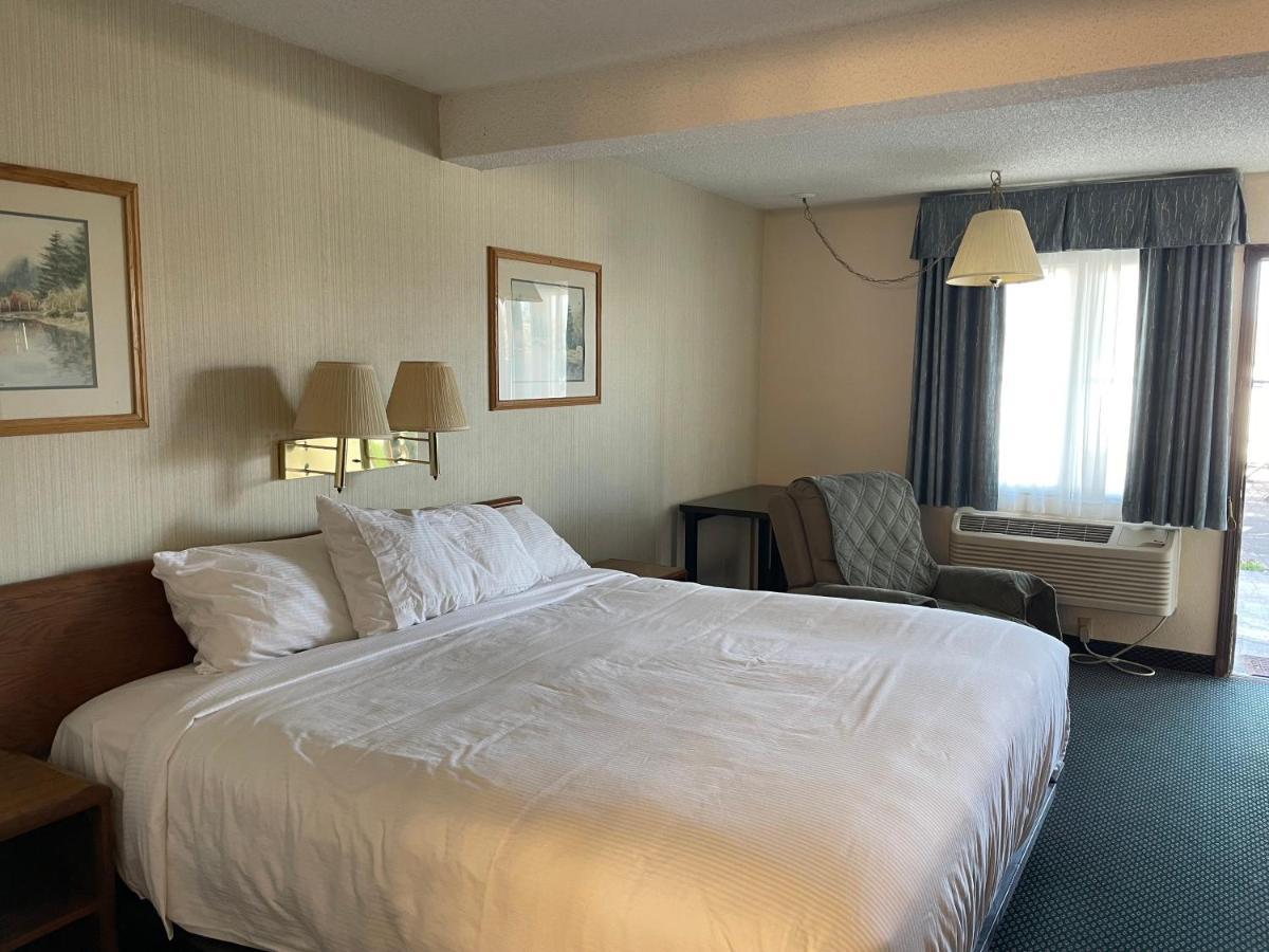 Landmark Inn Osawatomie エクステリア 写真