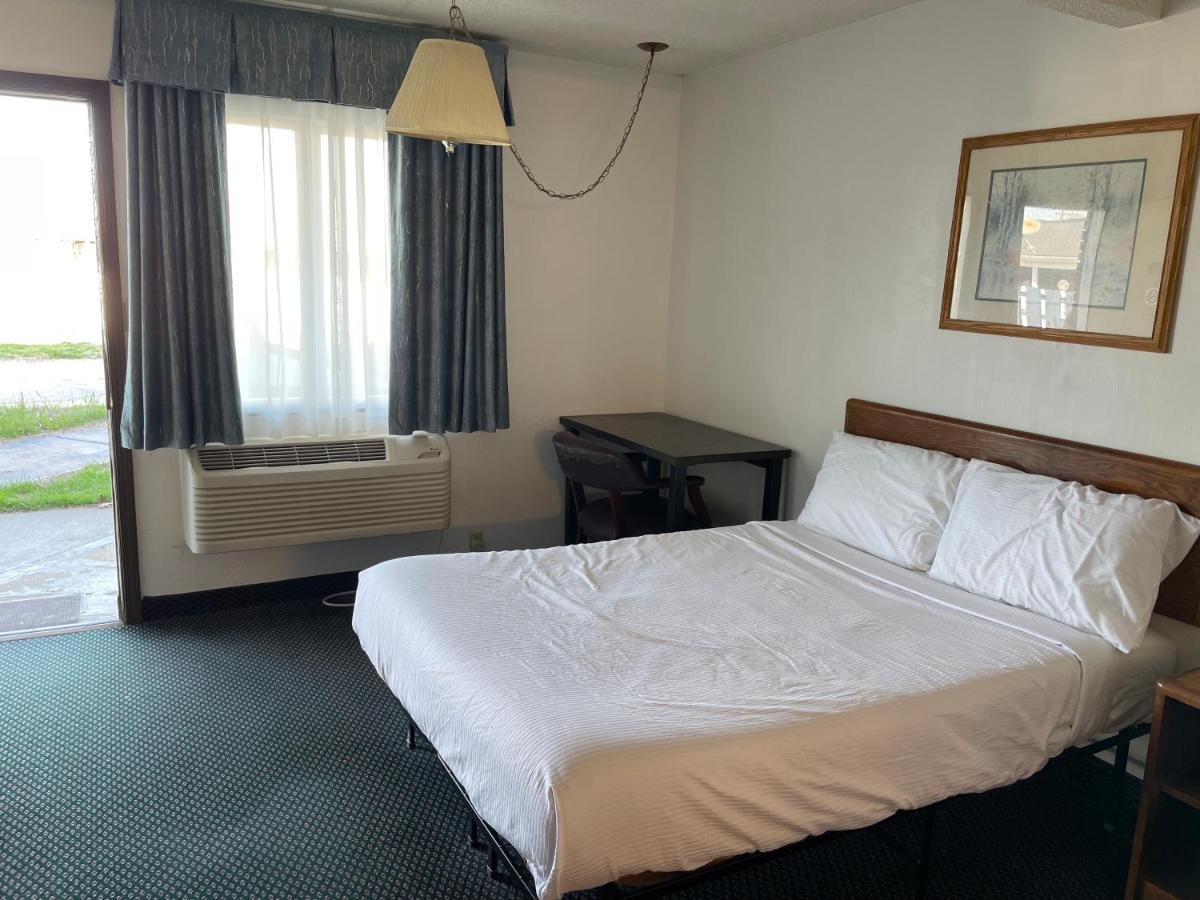 Landmark Inn Osawatomie エクステリア 写真