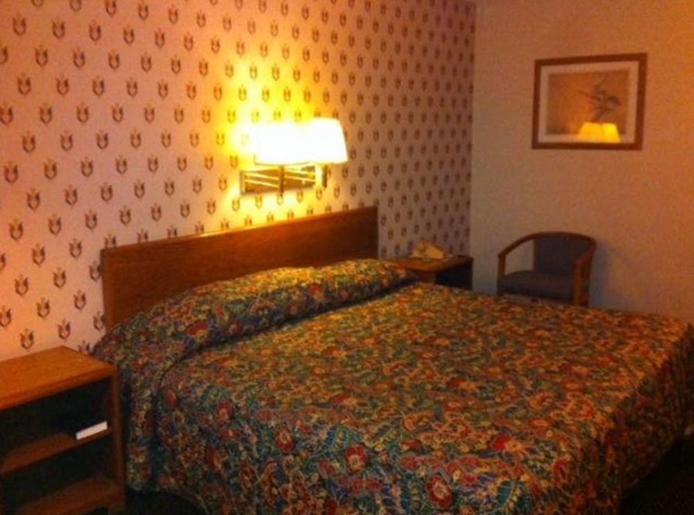 Landmark Inn Osawatomie エクステリア 写真